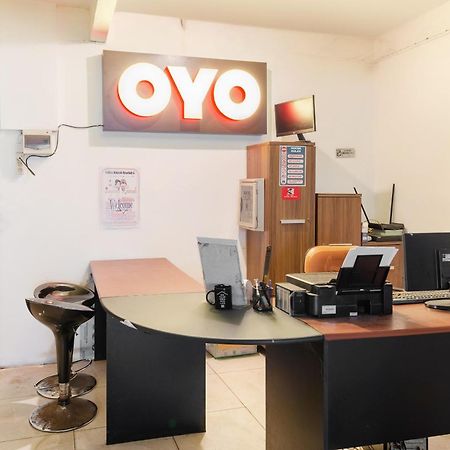 OYO 1102 Griya Aisyah Syariah 1 Hotel Surabaya Bagian luar foto