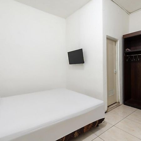 OYO 1102 Griya Aisyah Syariah 1 Hotel Surabaya Bagian luar foto