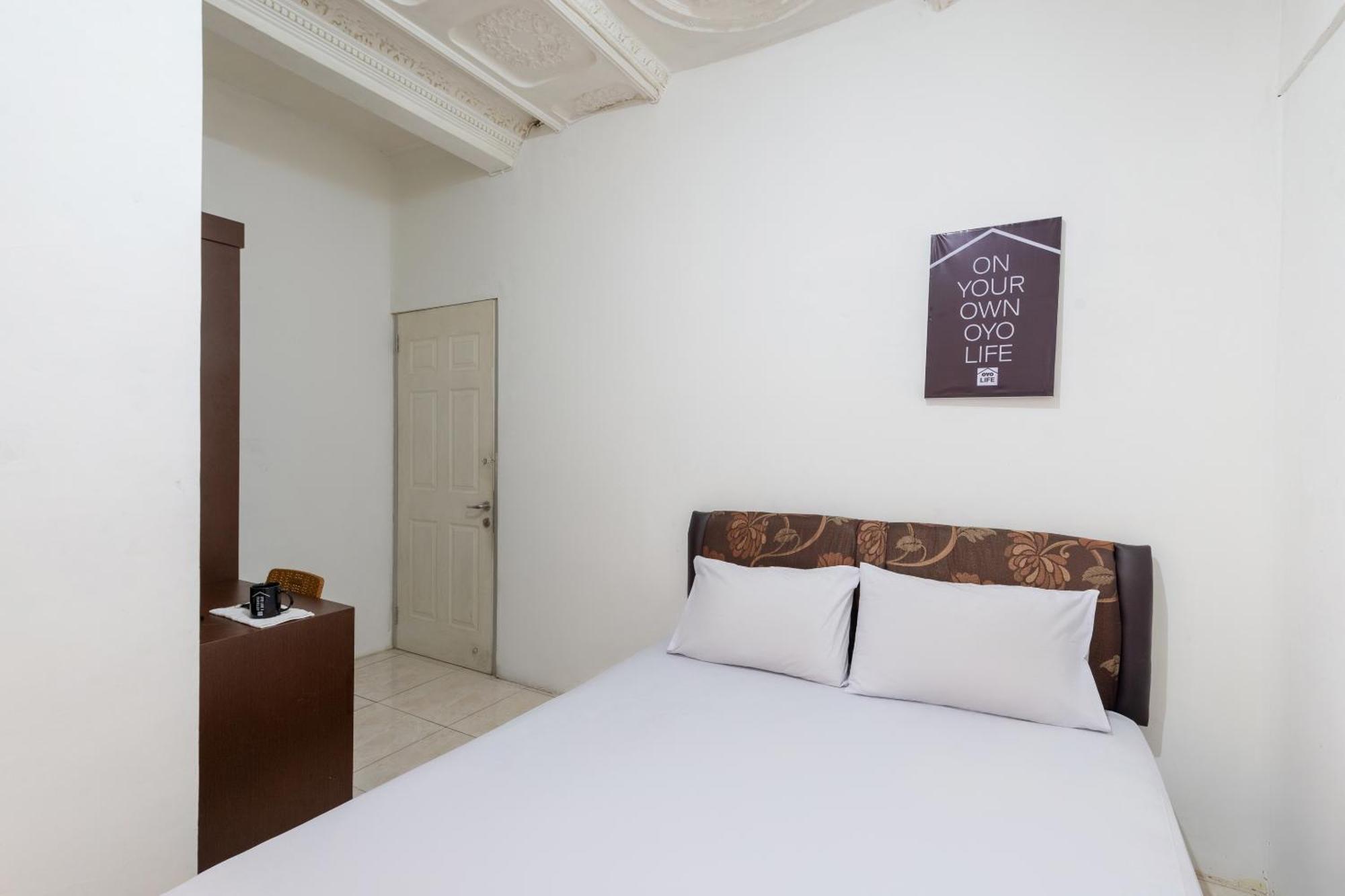 OYO 1102 Griya Aisyah Syariah 1 Hotel Surabaya Bagian luar foto