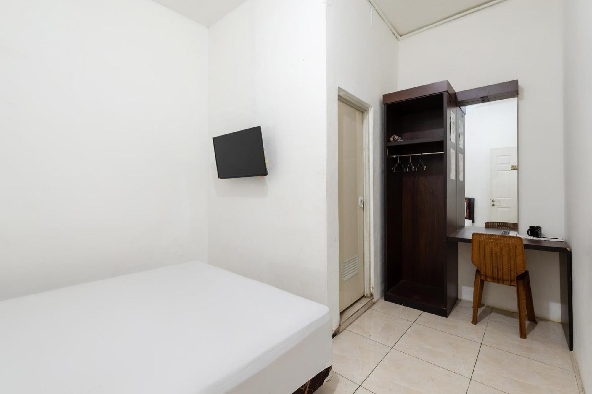 OYO 1102 Griya Aisyah Syariah 1 Hotel Surabaya Bagian luar foto