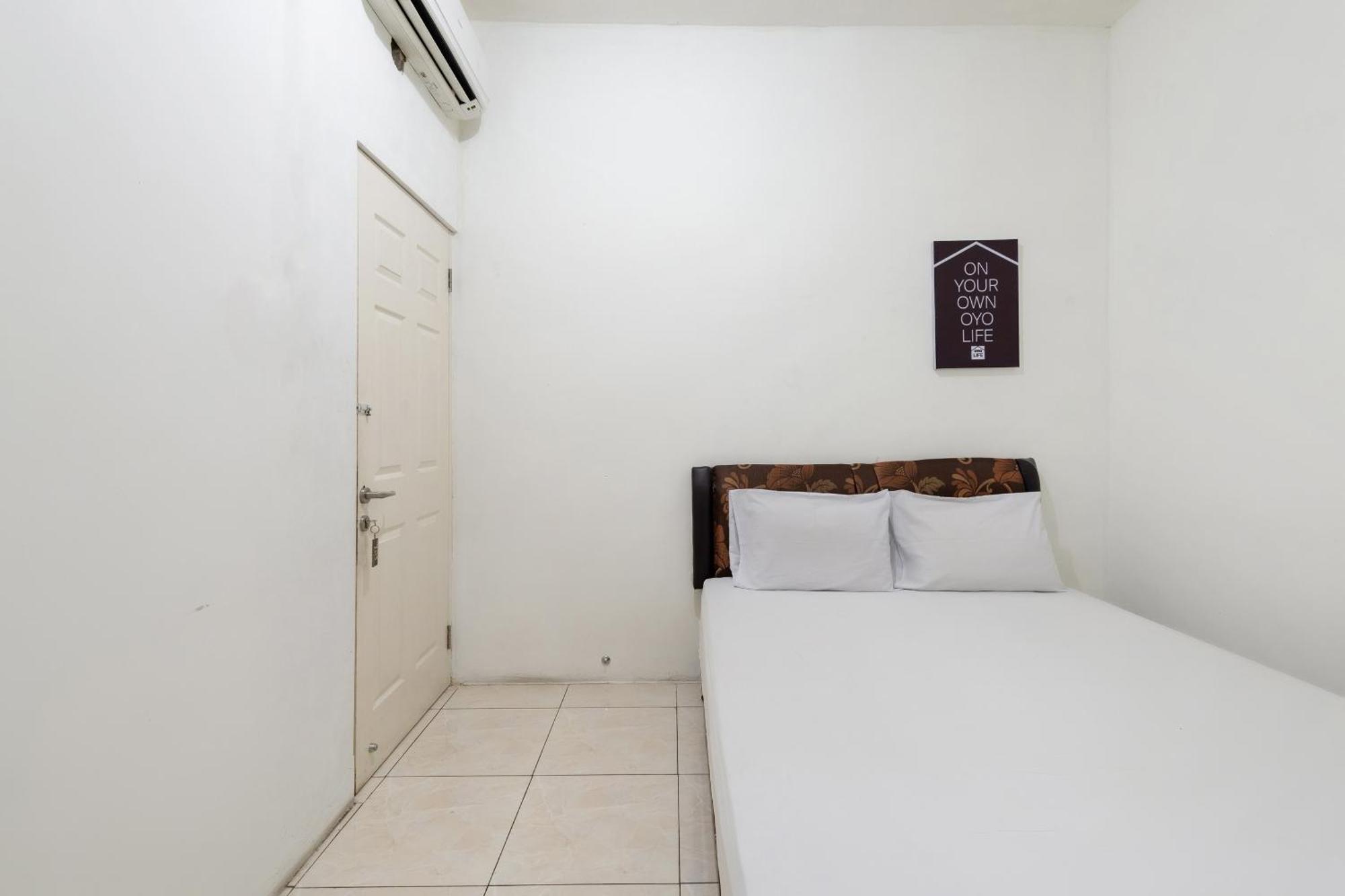 OYO 1102 Griya Aisyah Syariah 1 Hotel Surabaya Bagian luar foto